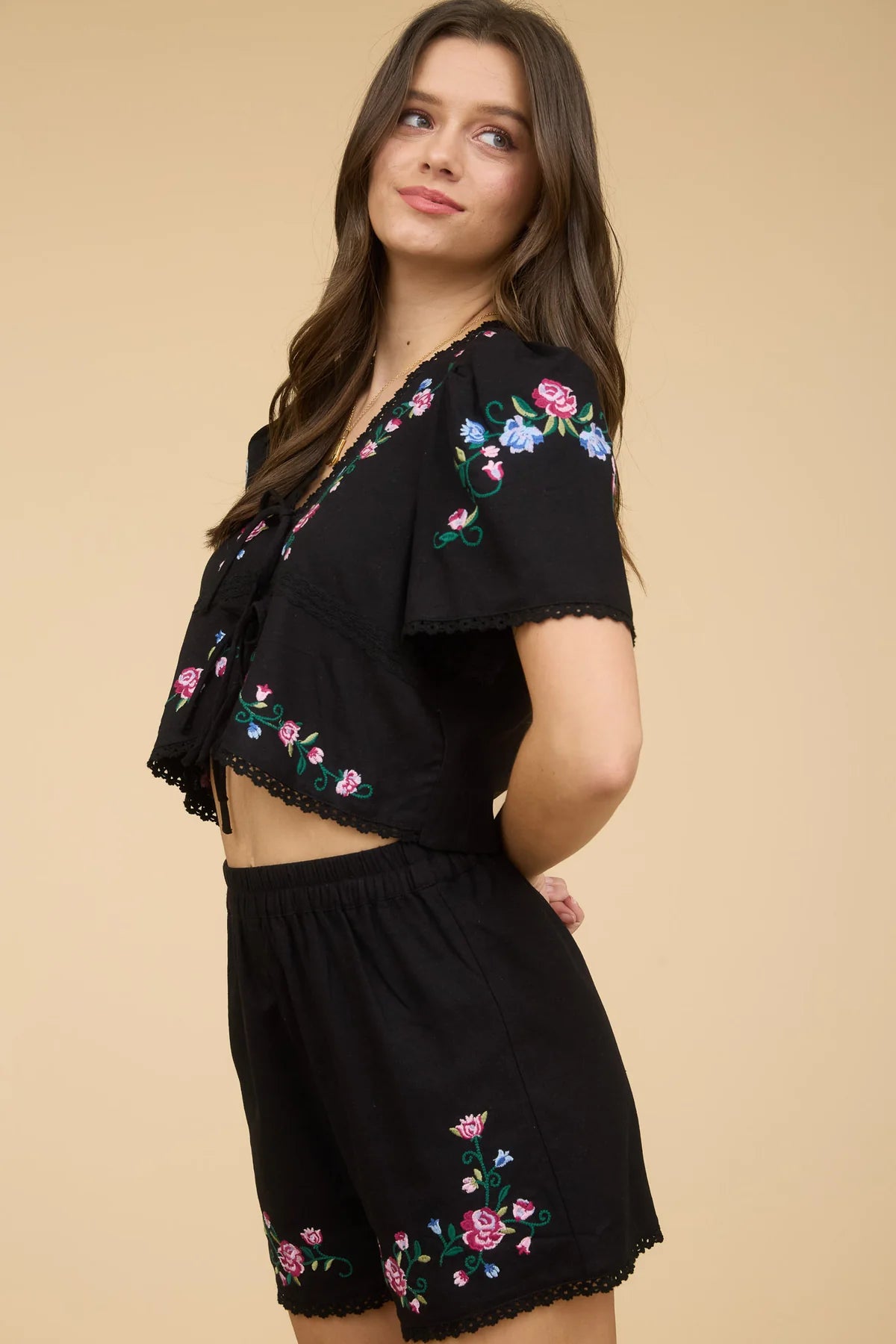 Women’ Cropped Embroidered Top and Shorts Set - alternate view